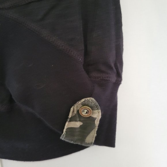 Black elbow sleeve top with camo trim - Picture 3 of 7